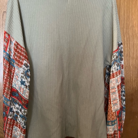 Grace & Emma women’s top - Picture 2 of 3